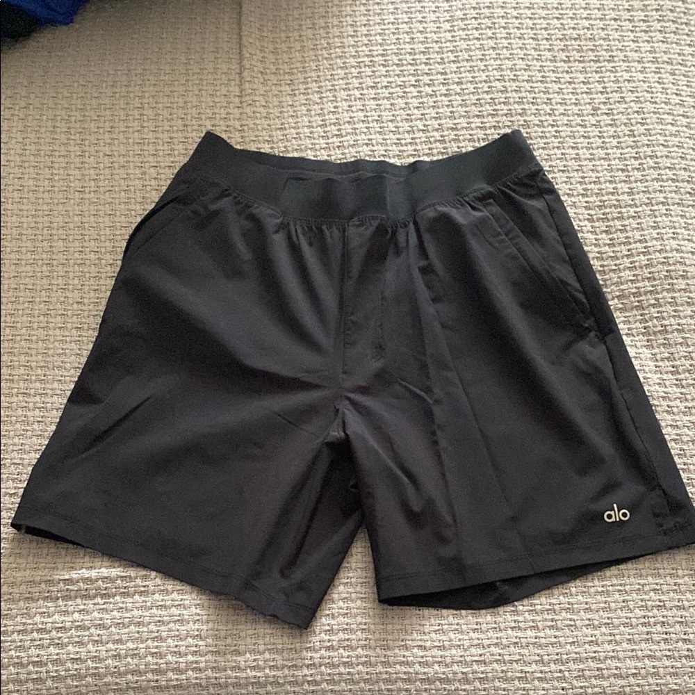 ALO 7in. Yoga Black Athletic Shorts Moisture-Wicking Performance